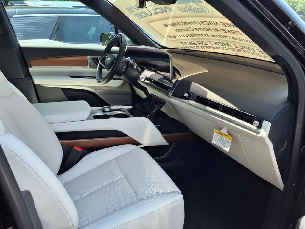 2026 Cadillac VISTIQ Luxury