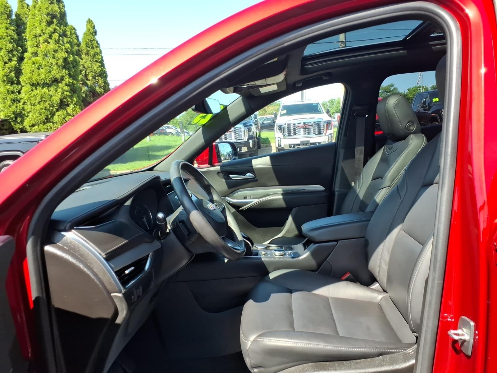 2023 Cadillac XT4 Premium Luxury