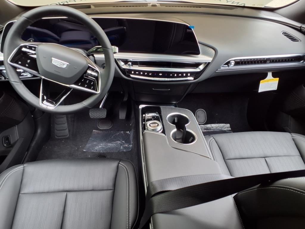 2025 Cadillac LYRIQ Luxury 1