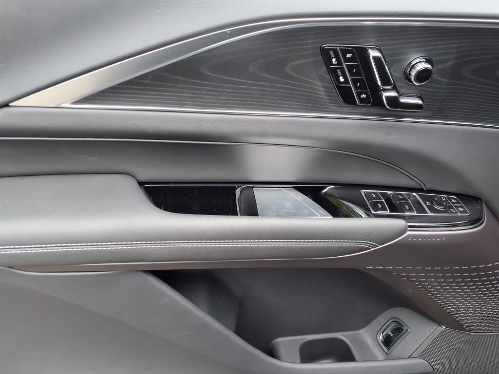 2025 Cadillac LYRIQ Luxury 1