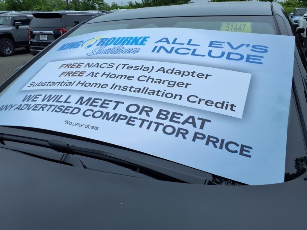 2025 Cadillac LYRIQ Luxury 1