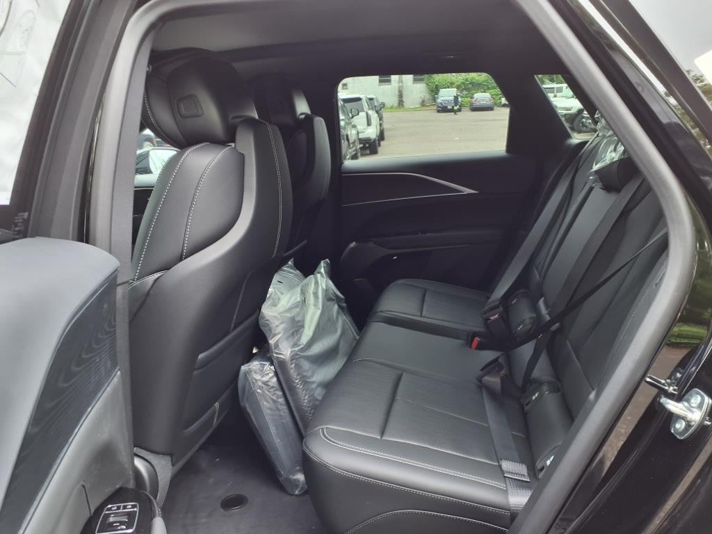 2025 Cadillac LYRIQ Luxury 1