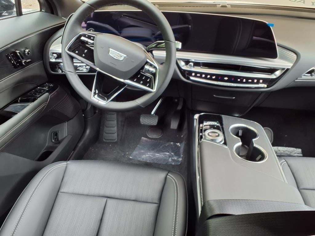 2025 Cadillac LYRIQ Luxury 1