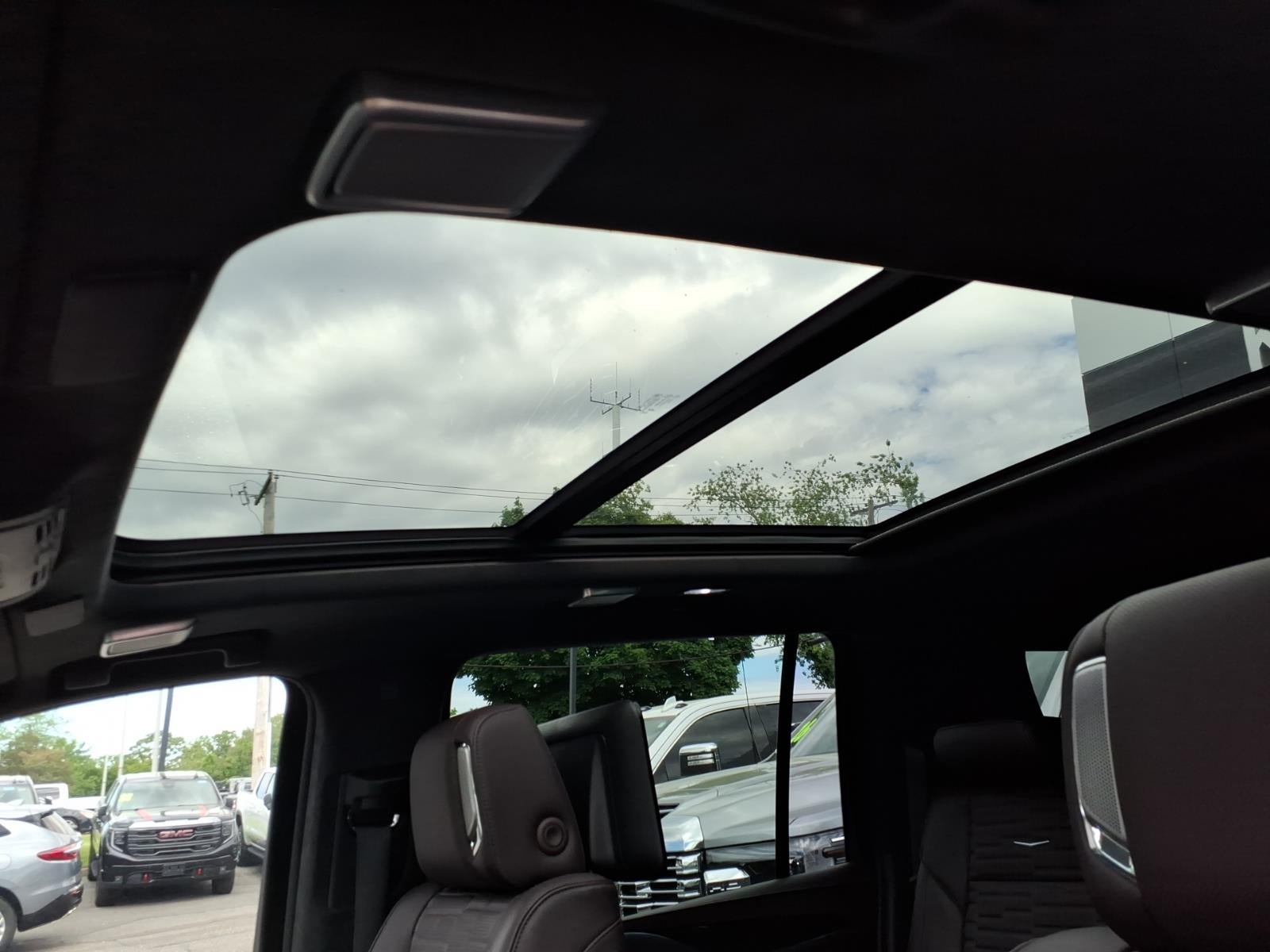 2023 Cadillac Escalade ESV 4WD Premium Luxury Platinum