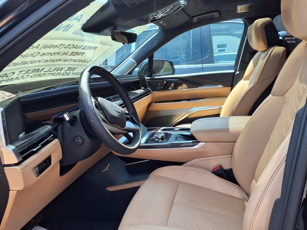 2025 Cadillac ESCALADE IQ Luxury 2