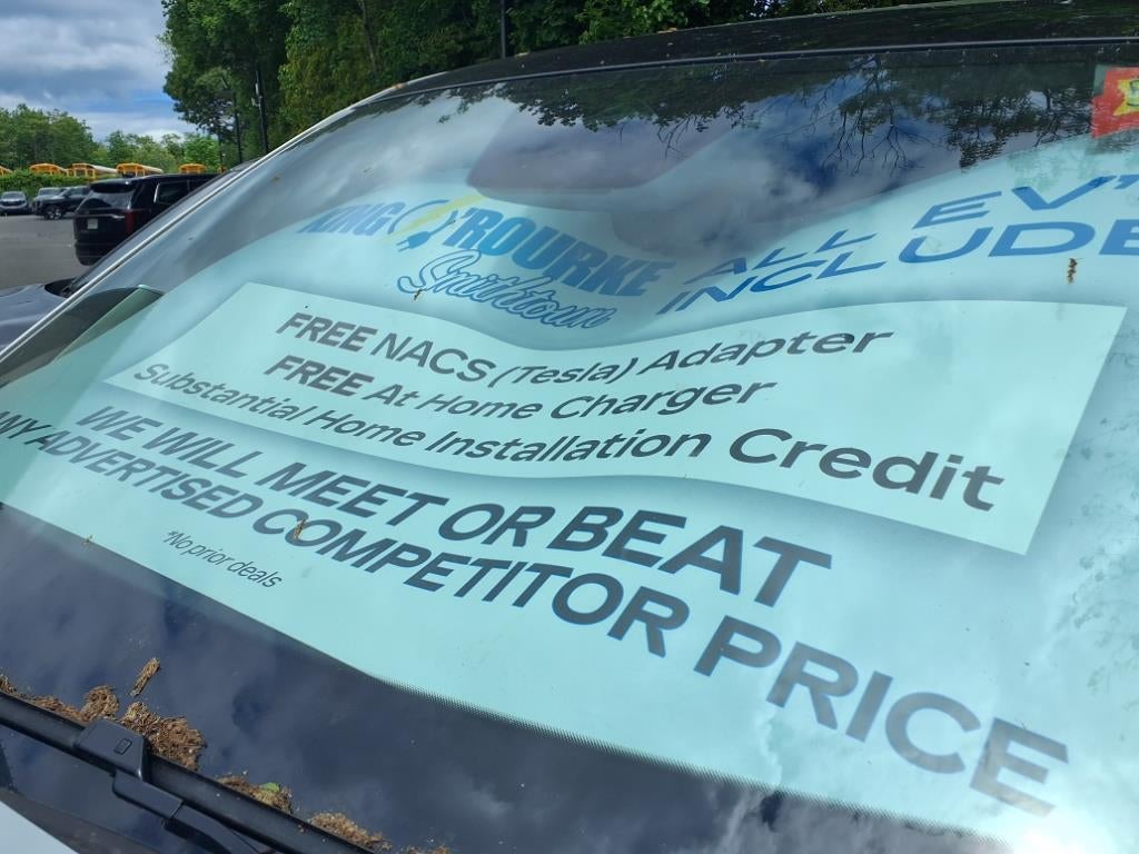 2025 Cadillac ESCALADE IQ Luxury 2